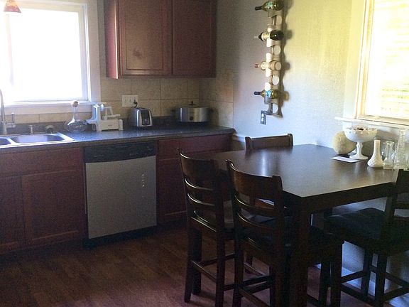 2nd image of 415 W 7th St