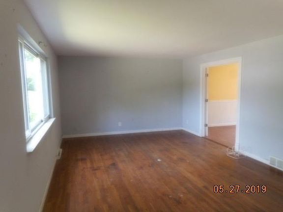 3rd image of 7099 Petri Dr