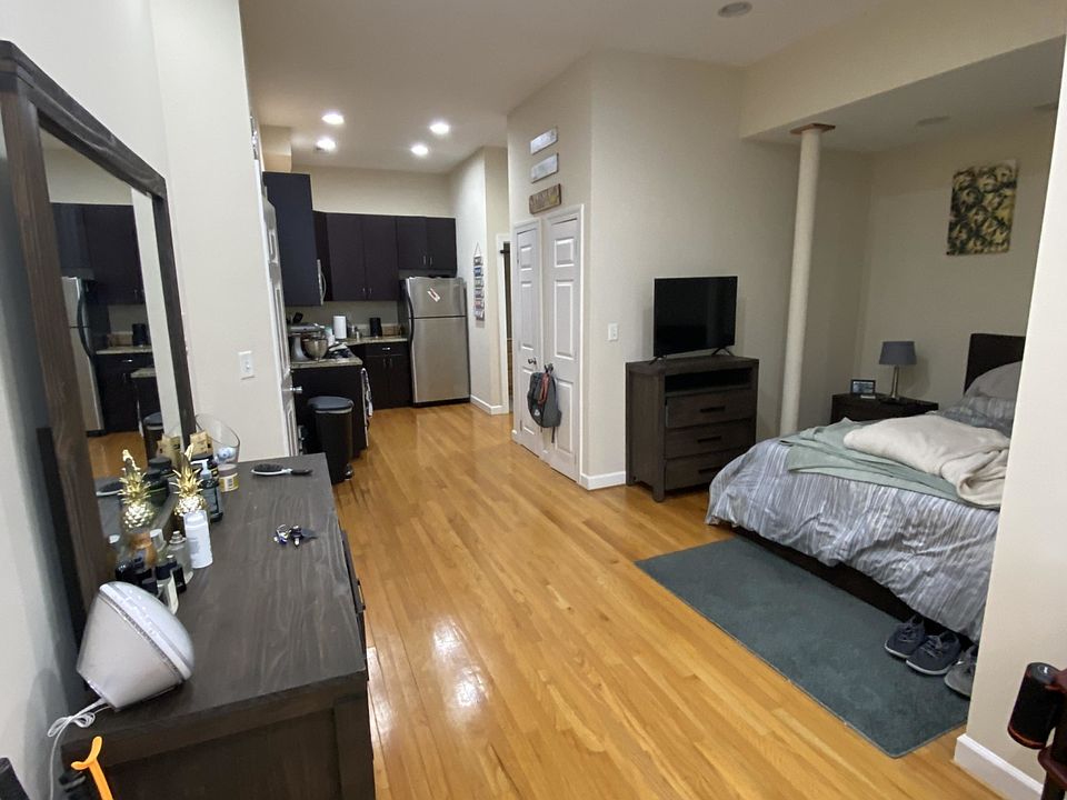 1st image of 705 N Milwaukee Ave #2R
