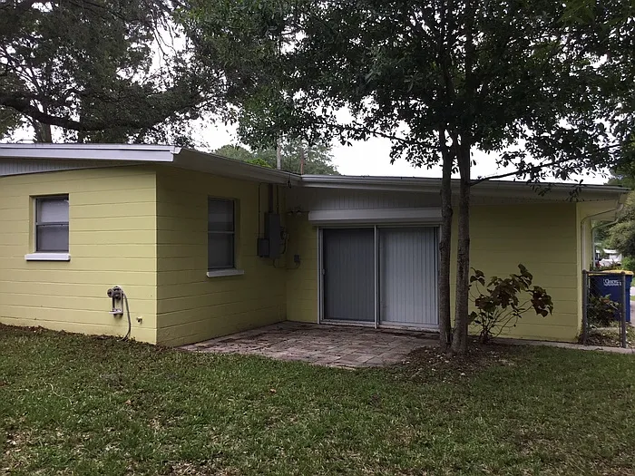 1305 Barry St — Photo 3