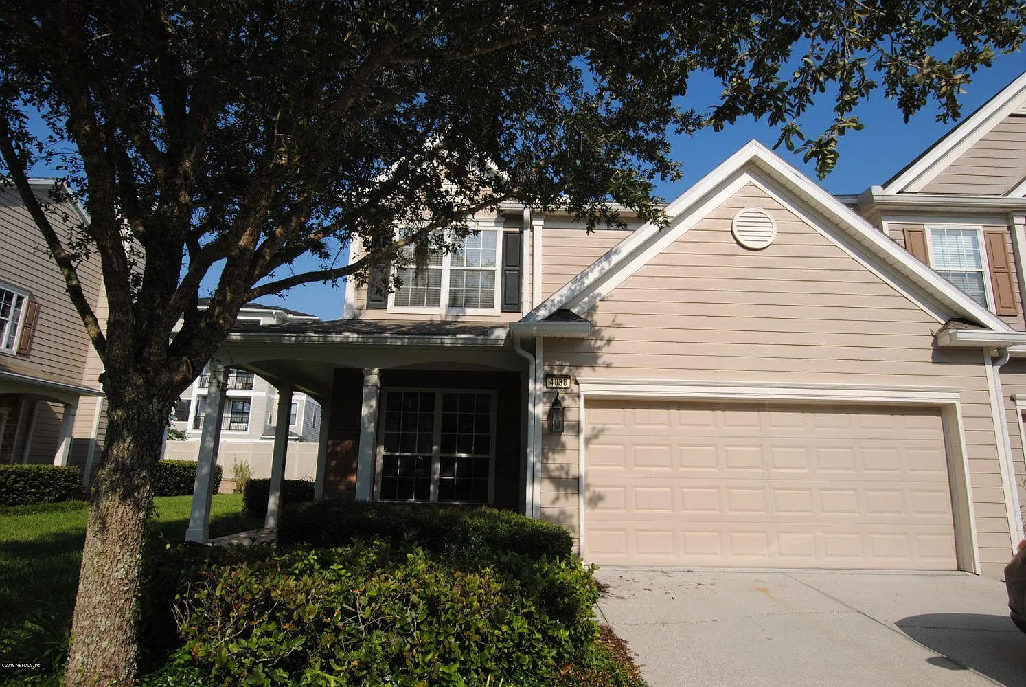 3 bed, 2110 sqft, $2,200 — Photo 2