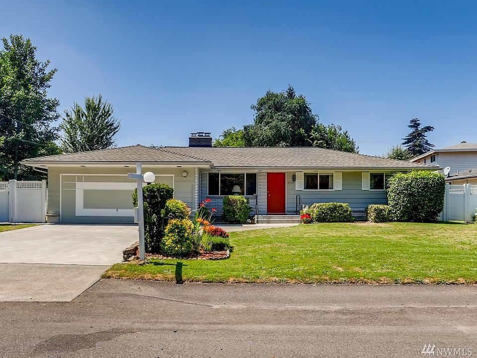 Clean and well kept home, flat level front yard
