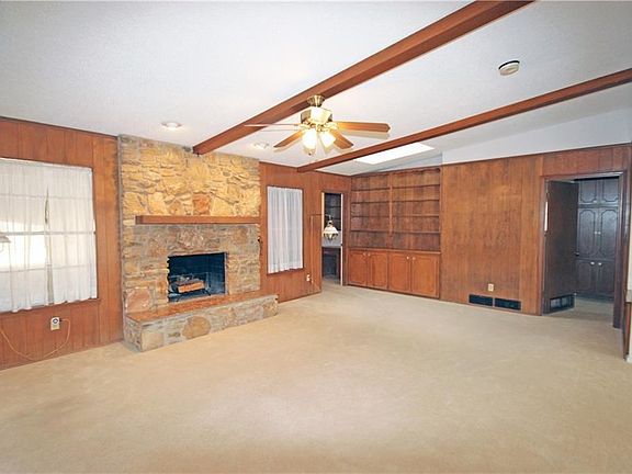 2nd image of 1010 Tanglewood Ln