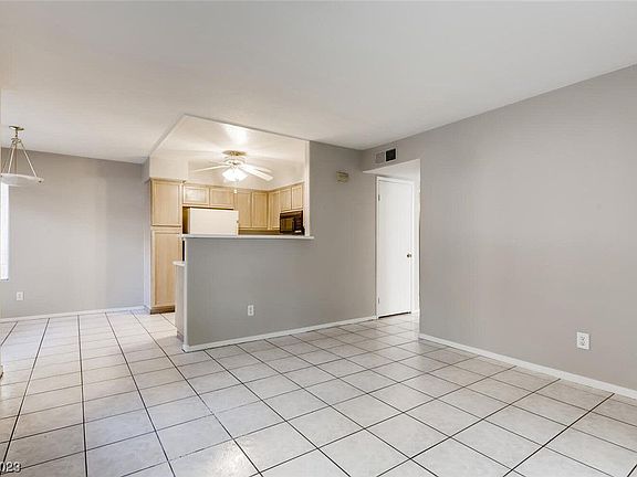 3rd image of 3215 Casey Dr Unit 102
