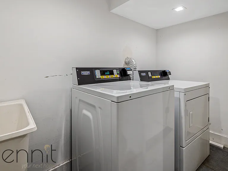1031 Montgomery St #2F — Photo 17
