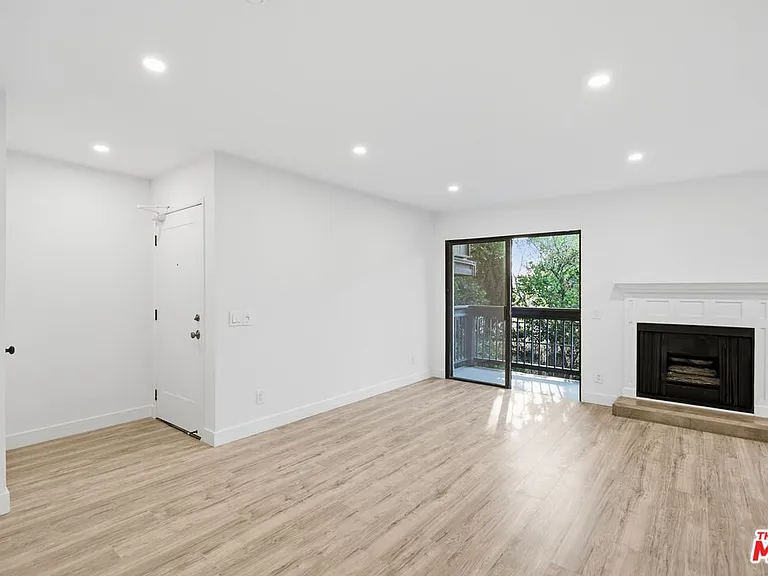 13025 Moorpark St #106 — Photo 4