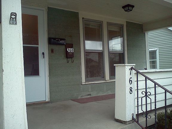 covered porch/entrance