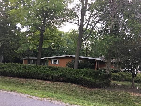 1st image of 2532 Oakcrest Dr