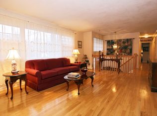 81 Fawnridge Dr, Long Valley, NJ 07853