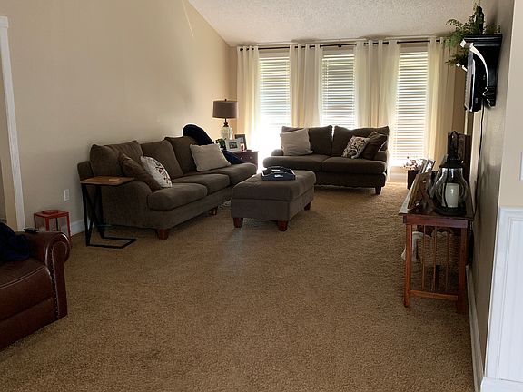 3rd image of 605 Palmetto Pl