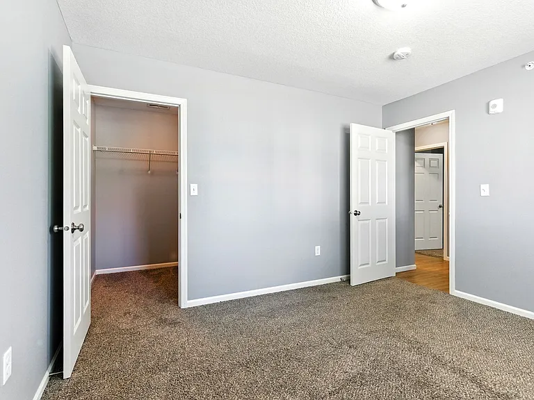 2557 W 3rd St — Photo 12