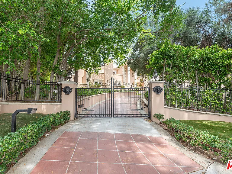 407 Robert Ln — Photo 43