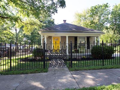 615 E 60th St, Kansas City, MO, 64110