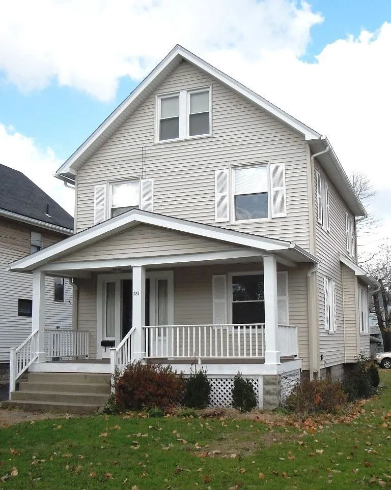 261 Maplewood Ave photo 1