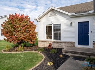 756 Greystone Dr, Bowling Green, OH 43402