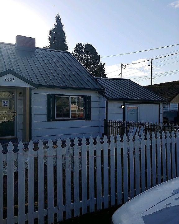 2nd image of 2028 Vaughn Ave NE