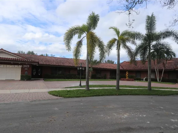 6851 Fearn Dr, Miami Lakes, FL 33014