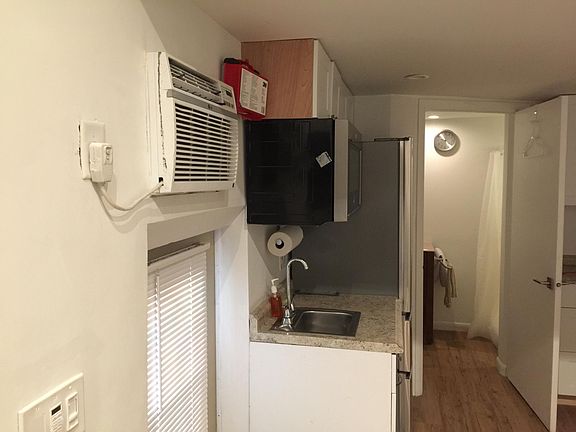 4th image of 1007 SE 2nd Ct #B