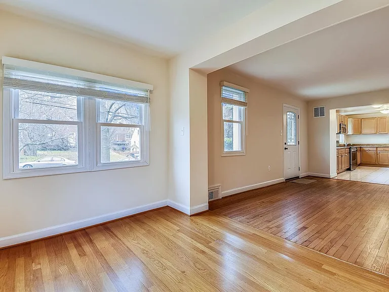 210 E Hamilton Ave — Photo 28