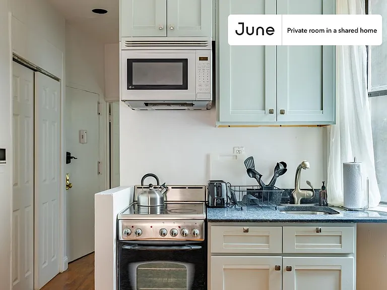 611 E 11th St #B — Photo 12