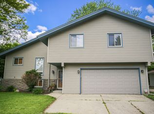 5735 S 42nd St, Greenfield, WI 53221