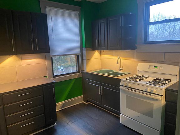 3rd image of 926 Harris Ave Floor 2