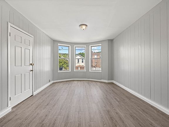 4th image of 20 Danforth St