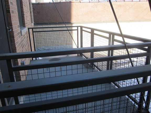 2nd image of 3133 N Lakewood Ave APT 2I