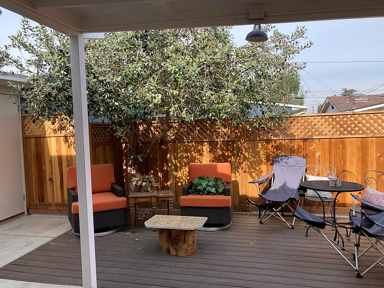 26010 Regent Ave — Photo 2