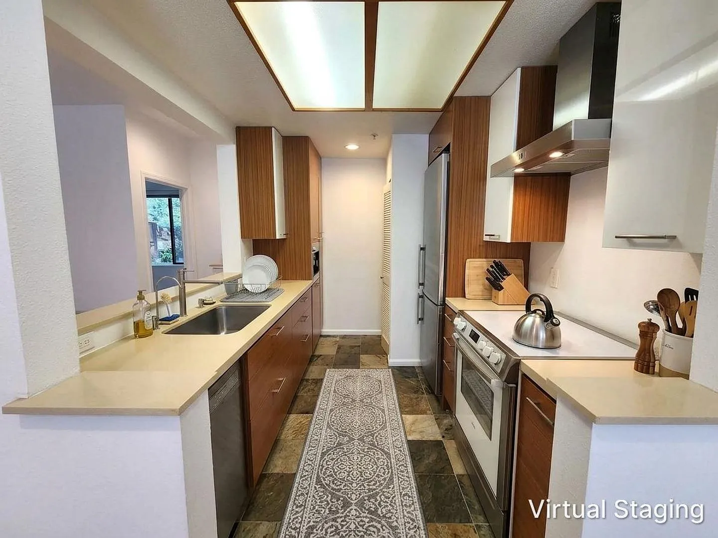 2 bedroom condo in Redwood shores — Photo 4