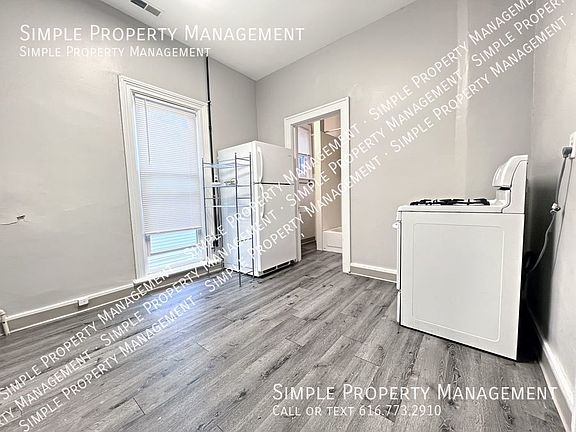 4th image of 937 Davis Ave NW #2