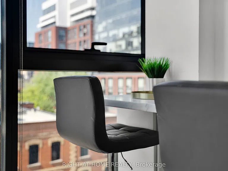 629 King St W #625 — Photo 13