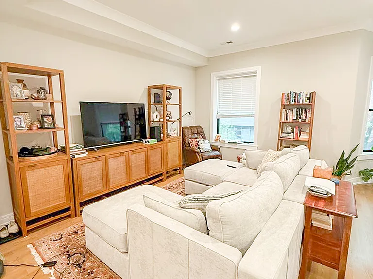 2244 N Kenmore Ave #2S — Photo 2