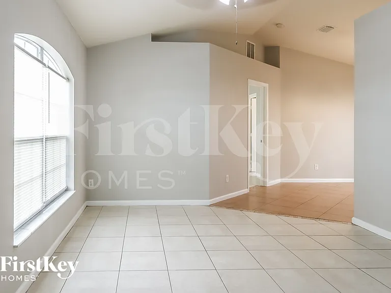 662 SW Sandbar Ter — Photo 6