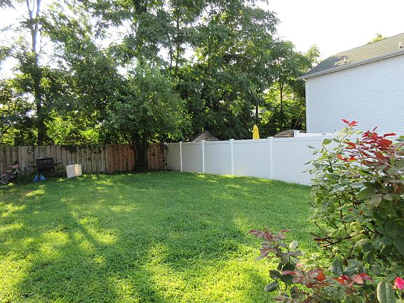 4th image of 20 Avenue A
