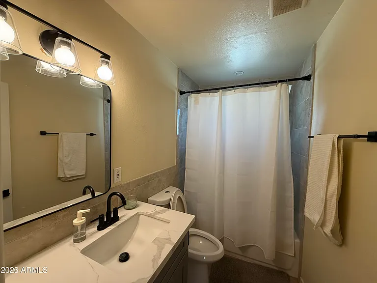 1312 W 5th St — Photo 23
