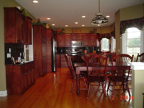 Kitchen, hardwood, granite, pantry, island