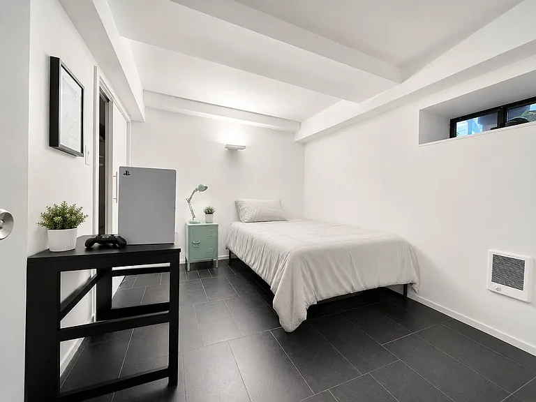 29 Brooklyn Ave #1R — Photo 9