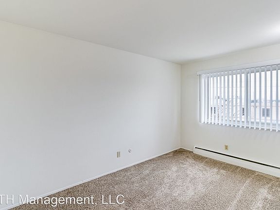 3rd image of 3106 Holiday Dr #16954283