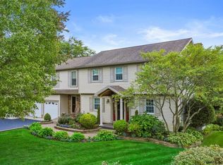 39 Castle Dr, Stillwater, NY 12170