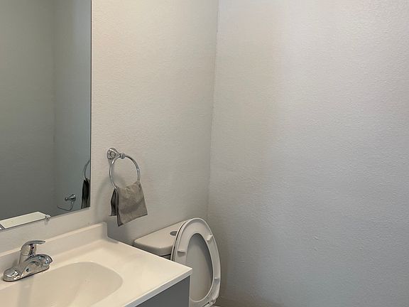 5th image of 4841 Cynthia St