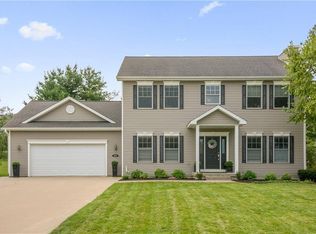 1211 Shadow Ln, Pella, IA 50219