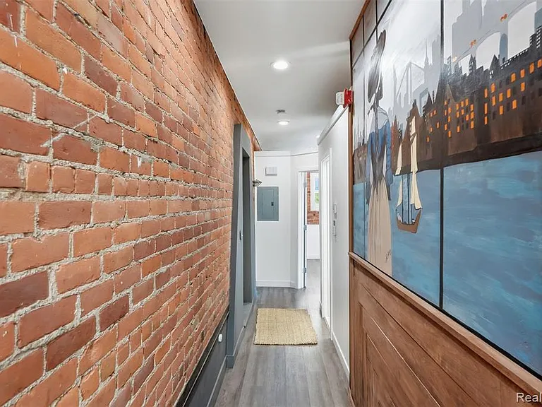 436 E Milwaukee St — Photo 13