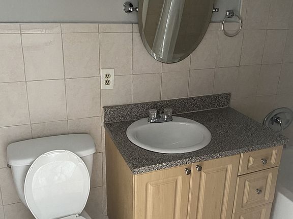4th image of 800 NE 13th St APT 5