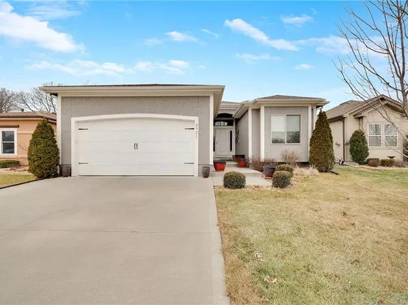 2721 NE Sonora Valley Dr, Blue Springs, MO 64014
