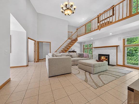 4th image of 40219 Denbigh Dr