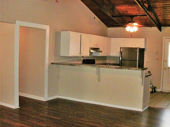 5th image of 112 Center St NE #A