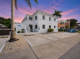 550 NE 82nd Ter, Miami, FL