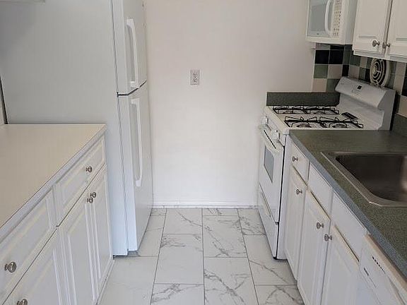 4th image of 2903 Charing Cross Rd APT 7