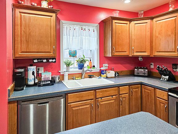 2nd image of 560 State St